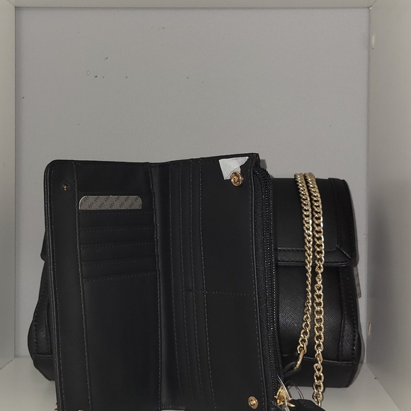 Guess  set - Picture 2 of 5